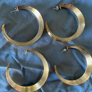 Chic Gold Textured Hoop Earrings